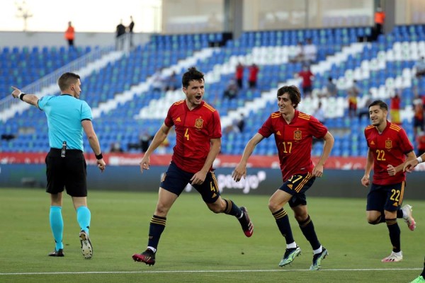 Hugo Guillamón debuta como internacional español absoluto con gol de récord incluido