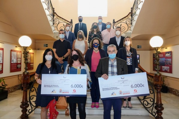 La APC entrega a AFAL y la Asociación de Parkinson la recaudación de la edición 10k Puerto de Cartagena
