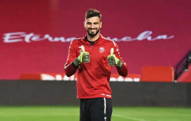 El Valencia tiene cuatro porteros en el entorno del primer equipo con Mamardasvhili
