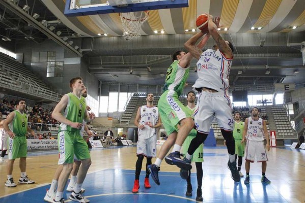 Al HLA Lucentum se le escapa la victoria en los compases finales