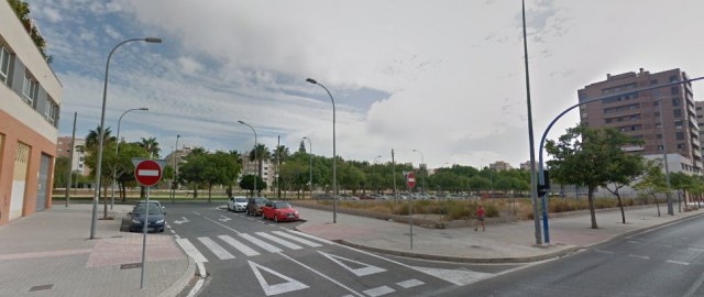 Alicante frena una gasolinera en Gran Vía con aval judicial y gana tiempo para la ordenanza del sector