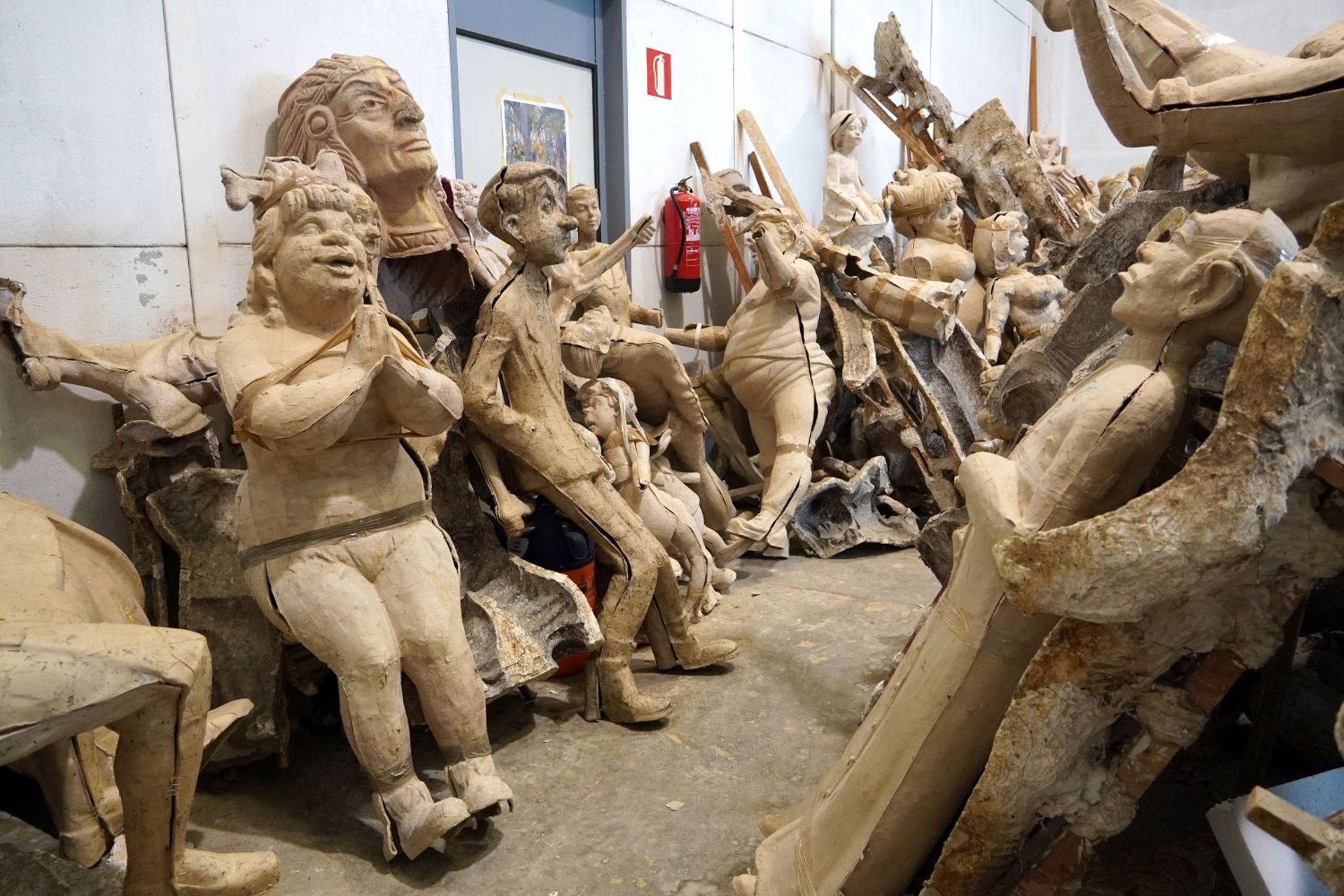 El IVAM reúne los saberes del arte fallero tradicional entorno a la muestra de Lola Lasurt