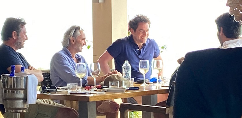 Broseta, García Egea y Mazón (de espaldas), este domingo en Formentera. Foto: VALENCIA PLAZA - 