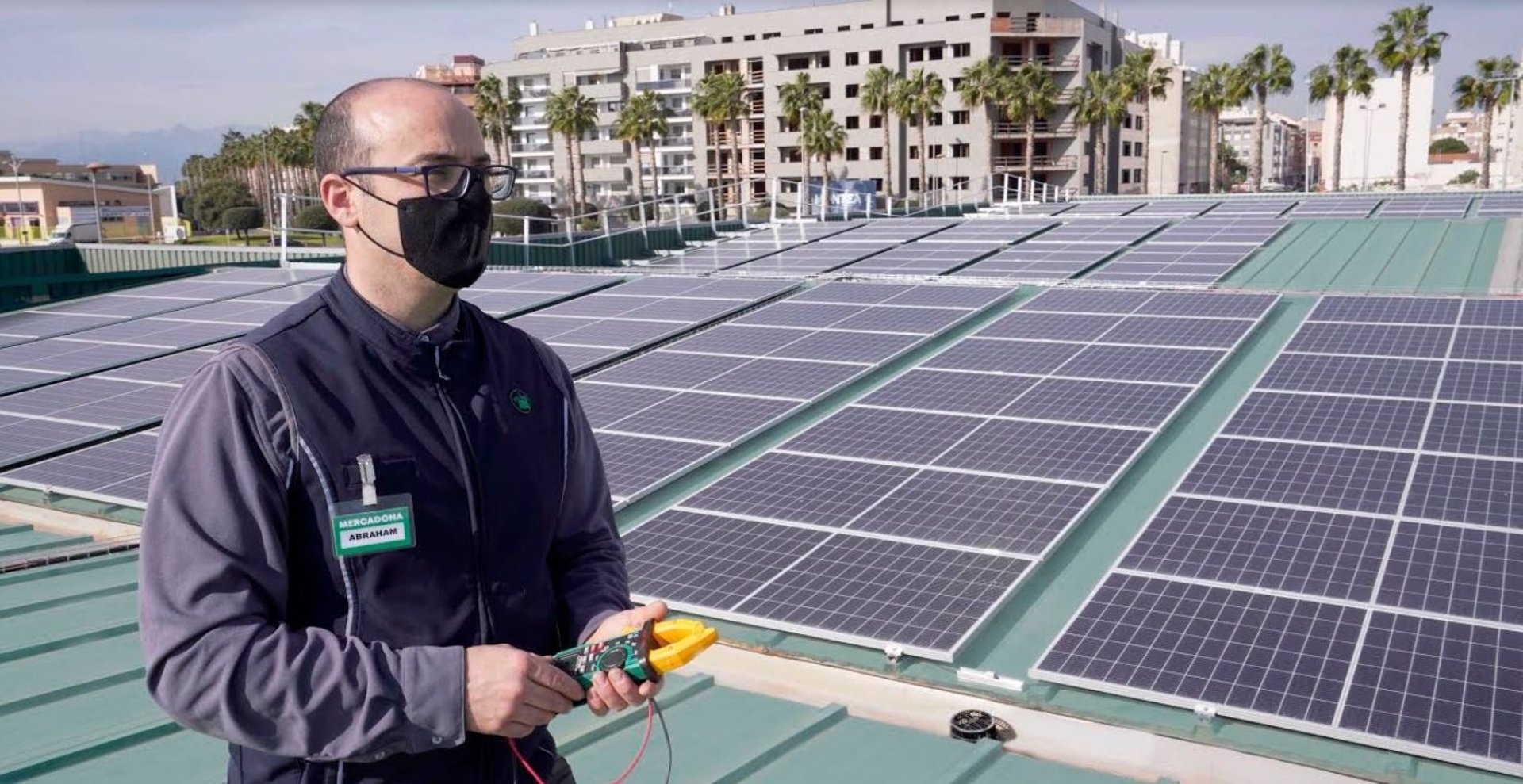 Paneles solares en una tienda de Mercadona. Foto: MERCADONA - 