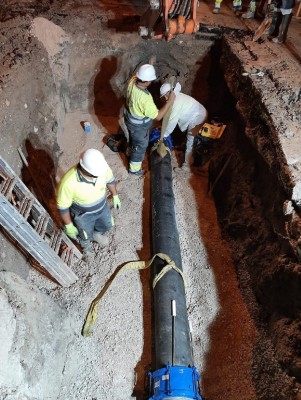 Una grave avería en el centro de Lorca afectó al suministro de agua durante toda la noche
