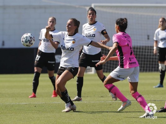 El Valencia tira de pegada y doblega al Huelva
