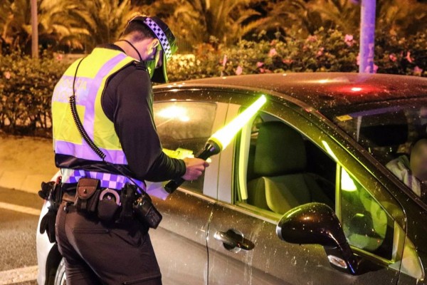 La Policía Nacional impone 1.111 sanciones este fin de semana por incumplir las restricciones