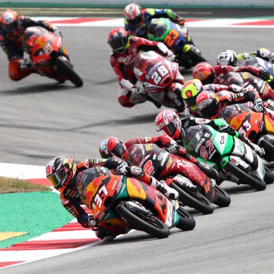 Pedro Acosta es séptimo en Montmeló tras mandar en la carrera y sigue líder del Mundial de Moto3