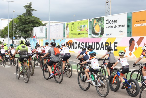 Onda pedalea para reivindicar la movilidad sostenible y el uso de la red de carriles bici