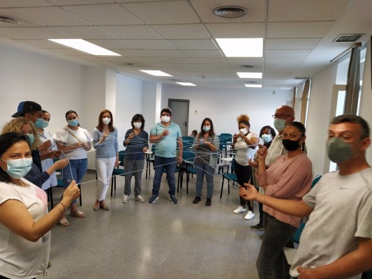 Sanidad forma a más personas para extender la figura del agente de salud a toda la Comunitat