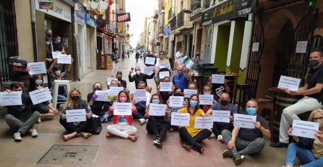 Los hosteleros de Campoamor piden al Fadrell que les permita habilitar terrazas en la calle