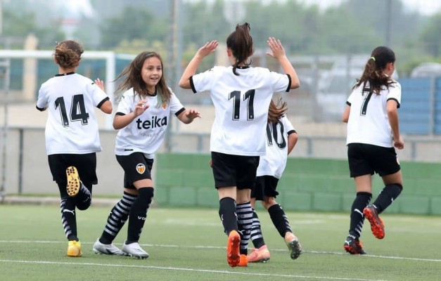 La Academia del Valencia agrega el fútbol base femenino a su estructura