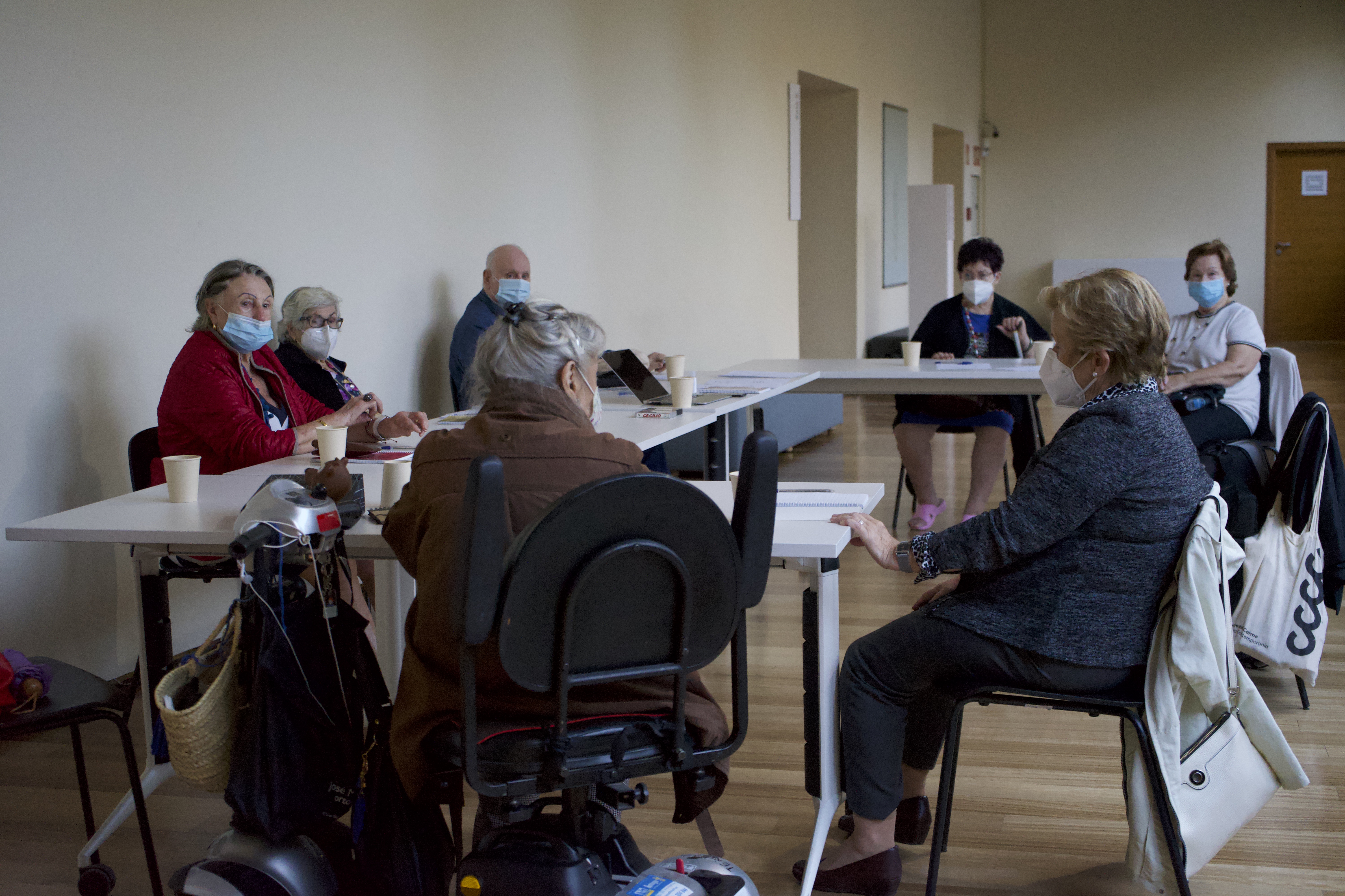 Estos son los ‘iaios’ que quieren revolucionar el Centre del Carme (y merendar)