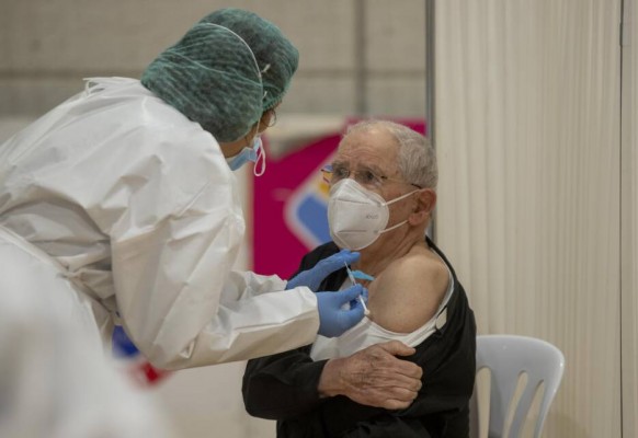 El feliz avance de la vacunación: más del 40% de los murcianos ya tiene al menos una dosis