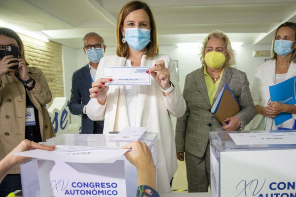  Català impone su ley en València pese a la revuelta del 'campsismo'