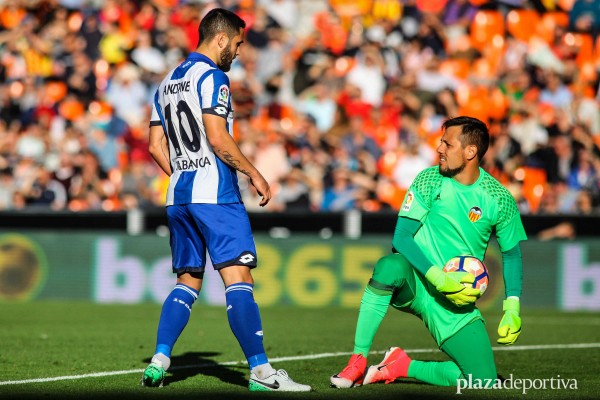Diego Alves sobresale en la victoria valencianista