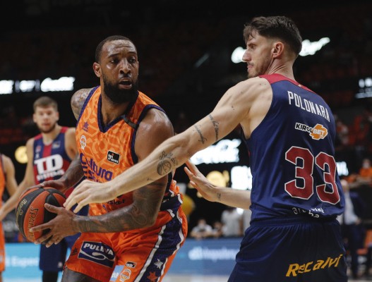 Valencia Basket tumba a Baskonia y se cita con el Real Madrid en semifinales 
