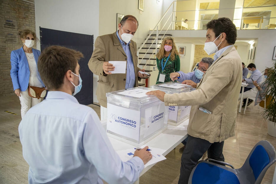 Más de 7.500 afiliados votan este viernes al candidato a presidir el PPCV

