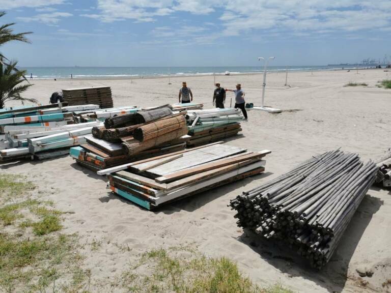 El PP denuncia que la Policía Local de Castelló multa a los chiringuitos por montar en la playa