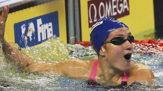 Mireia Belmonte gana los 1.500 libre en su vuelta