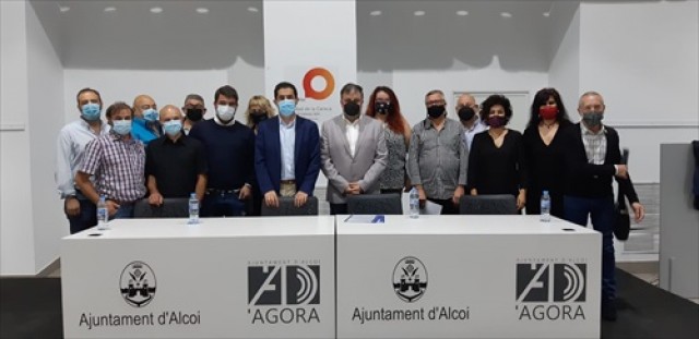 Alcoy y Villena crean la Federación de Empresas de la Artesanía Festera de Moros y Cristianos