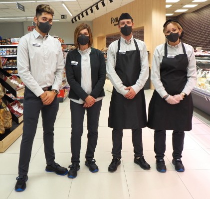 Masymas Supermercados renueva el vestuario del personal de tienda
