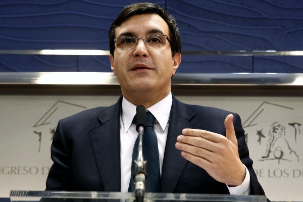 El Gobierno acusa a Compromís de defender a 