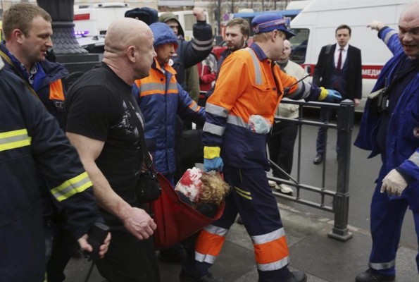 Al menos 10 muertos y 20 heridos por dos explosiones en el metro de San Petersburgo