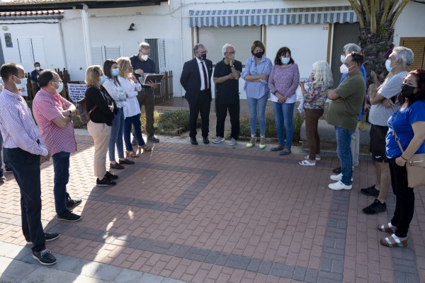 Martí traslada el apoyo de la Diputación para frenar el derribo del poblado marítimo de Torre la Sal