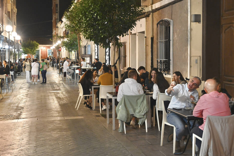 Sanidad aprueba el cierre de bares a la 1.00h y permite el consumo en barra