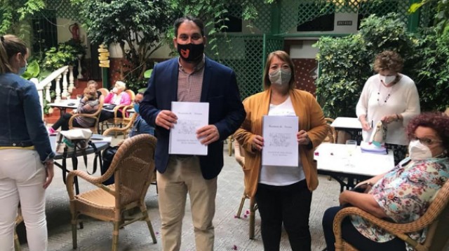  Cómo preparar una buena pepitoria: las Amas de Casa de Los Alcázares publican su 'Recetario de cocina'