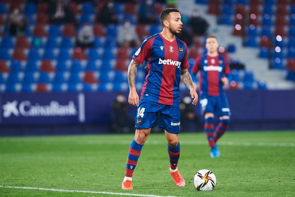 El Levante busca salida a Vezo por su comportamiento