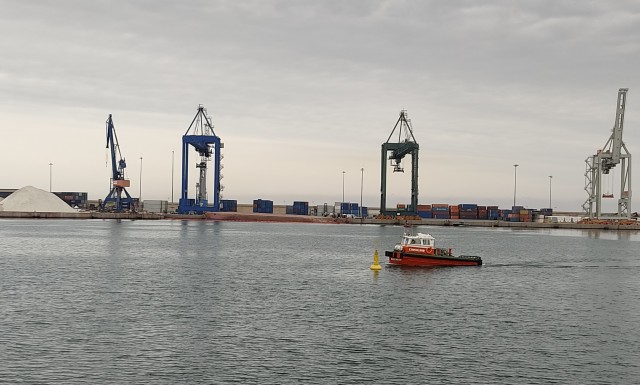 El 'Nazmiye Ana' volcó en el muelle del Centenario en su primera carga en PortCastelló