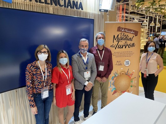 Xixona sigue insistiendo en el Día Mundial del Turrón: inicia una campaña de recogida de firmas