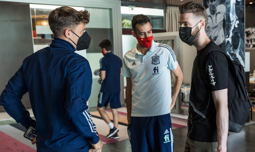 Pau Torres, Gerard Moreno y David De Gea se reencuentran en la concentración de la selección
