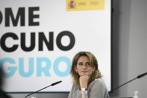 El Gobierno recortará 1.000 millones a las eléctricas para acabar con los 'windfall profits'
