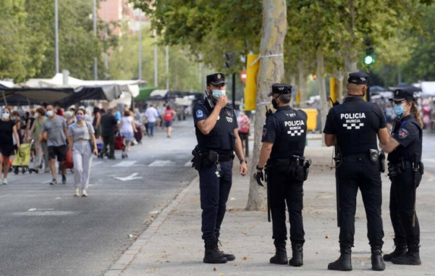 El Corte Inglés vuelve a vestir a la Policía Local de Murcia: 354.481 euros para 4.400 prendas
