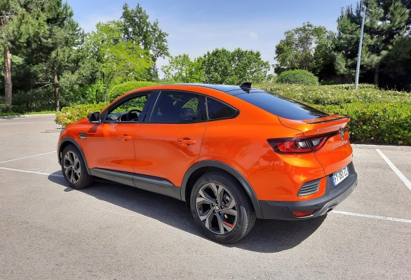 Renault añade una versión híbrida de 145 caballos a la gama de motores del nuevo Arkana
