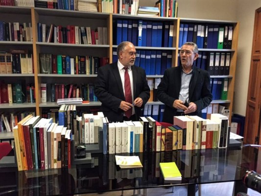 500.000 libros, 0 responsables: el Consell se olvida de buscar culpables en el despilfarro de los libros institucionales