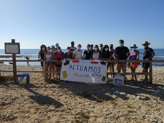 El Campello organiza una limpieza del cauce del Río Seco y otra de los arenales y fondos marinos