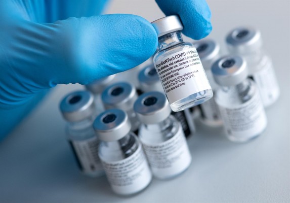 Bruselas aprueba formalmente el uso de la vacuna de BioNTech y Pfizer en menores de entre 12 y 15 años
