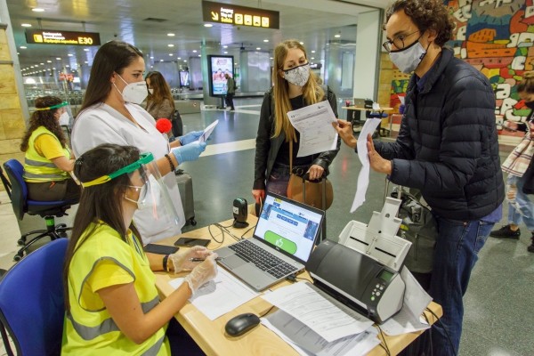 Los turistas nacionales vacunados ya no tendrán que presentar una PCR al entrar en Canarias