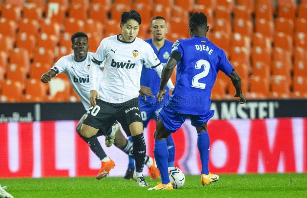 Ángel Torres remite a la cláusula a los clubes interesados por Djene y Arambarri