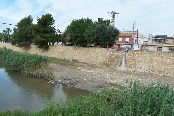 Urdecon acelera la retirada del puente El Secano, entre El Raal y Beniel, que se desplomó en marzo