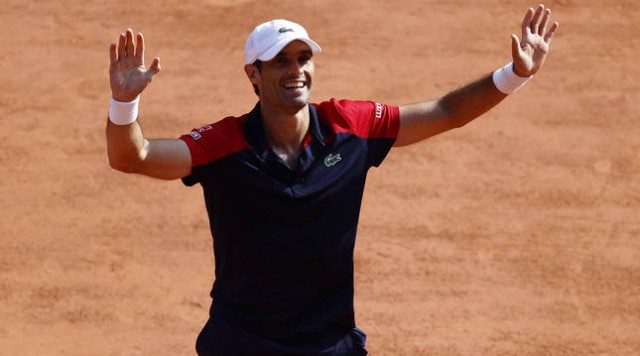 Andújar remonta para eliminar a Thiem