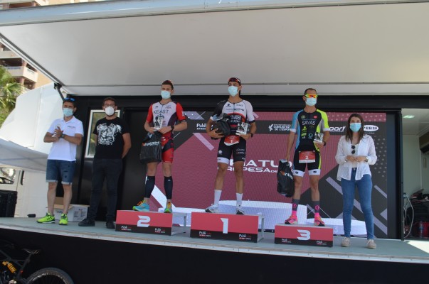 Santander, Solsona, Andújar y Ferrer se imponen en el noveno Triatlón de Oropesa del Mar