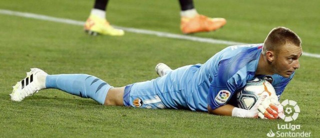 El covid-19 golpea al Valencia con un brote al inicio de las vacaciones