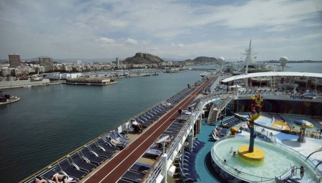 España levanta la prohibición para que los cruceros internacionales puedan atracar en sus puertos