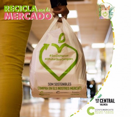 El Mercat Central se suma a la campaña 'Recicla con tu mercado' con bolsas 70% reciclables