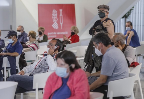 Sanidad cita a 40.000 personas menores de 60 años que recibieron la primera dosis de AstraZeneca